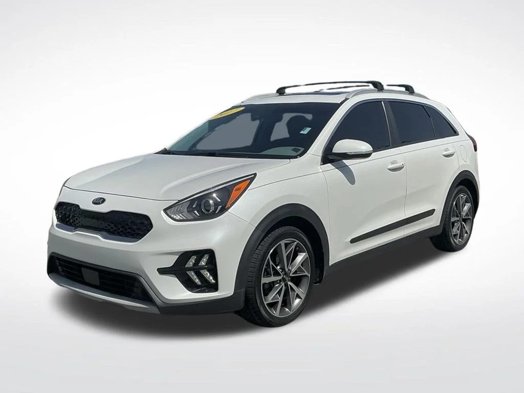 Used 2020 White Kia Touring image 1
