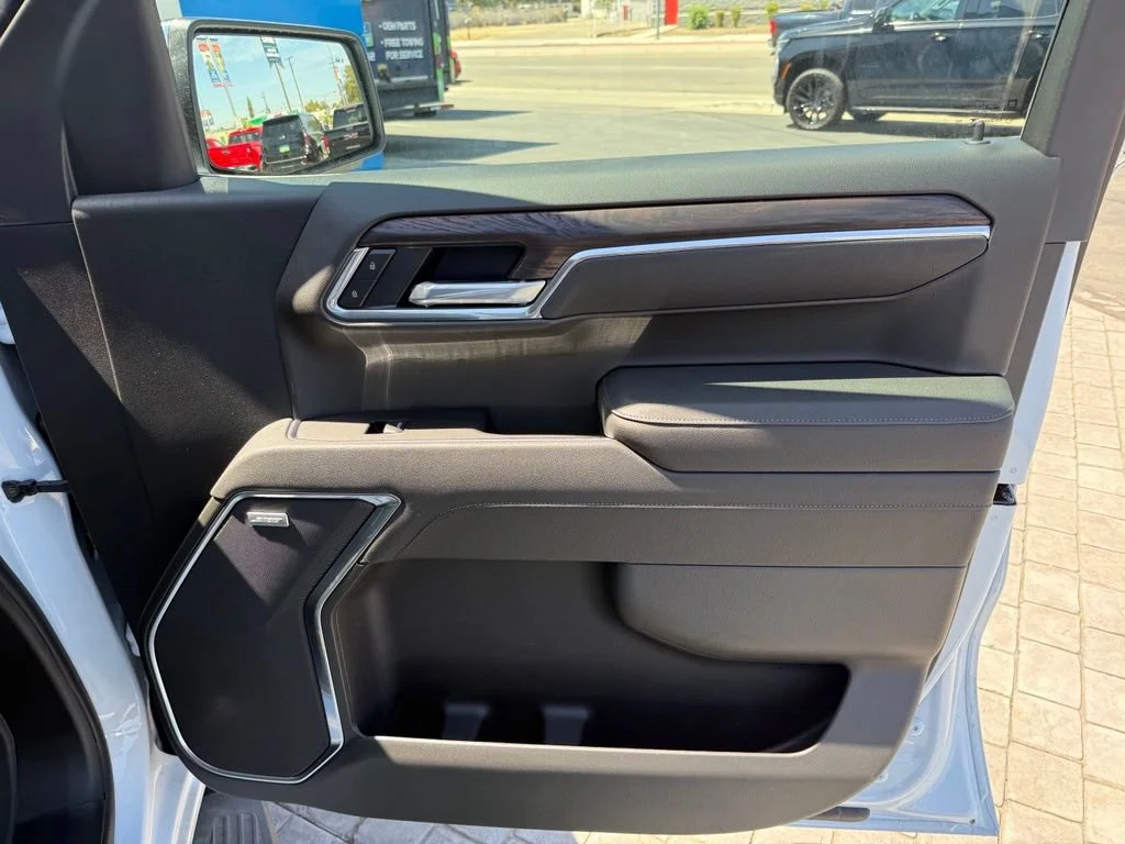 New 2026 Glacier White Tricoat GMC SLT image 17