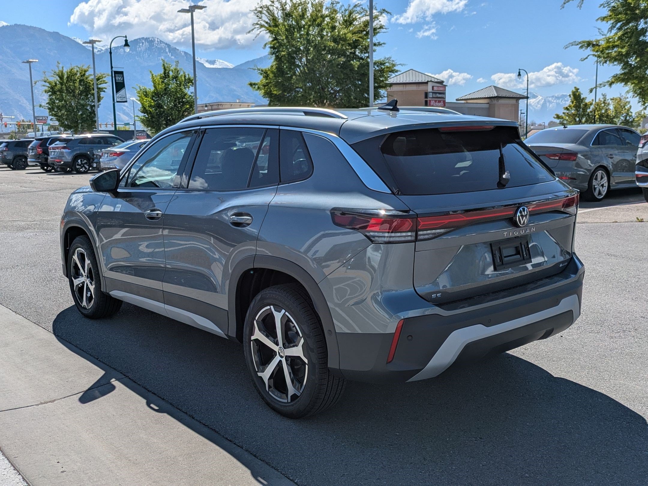 New 2026 Platinum Gray Metallic Volkswagen SE image 5