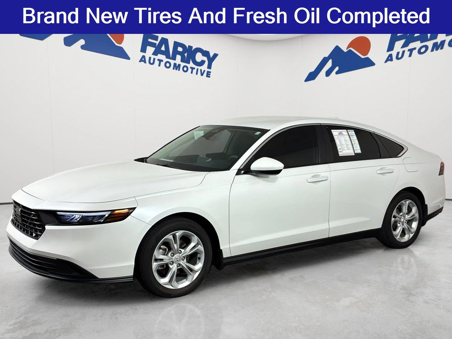 Used 2024 Platinum White Pearl Honda LX image 1