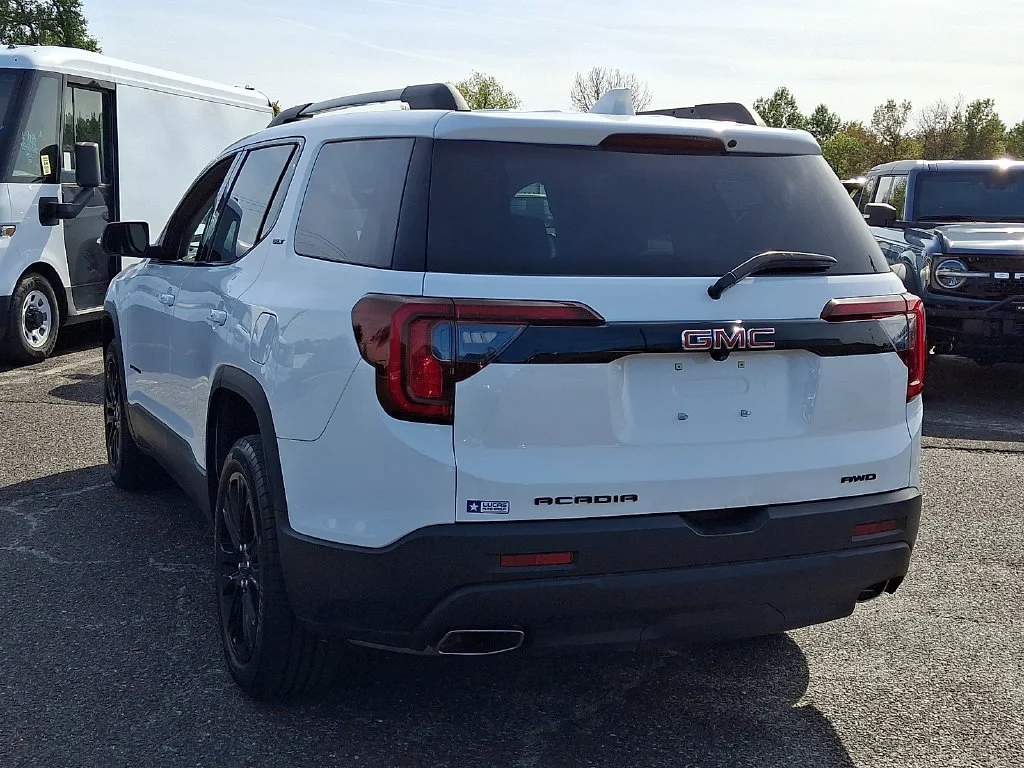 Used 2023 SUMMIT WHITE GMC SLT image 9