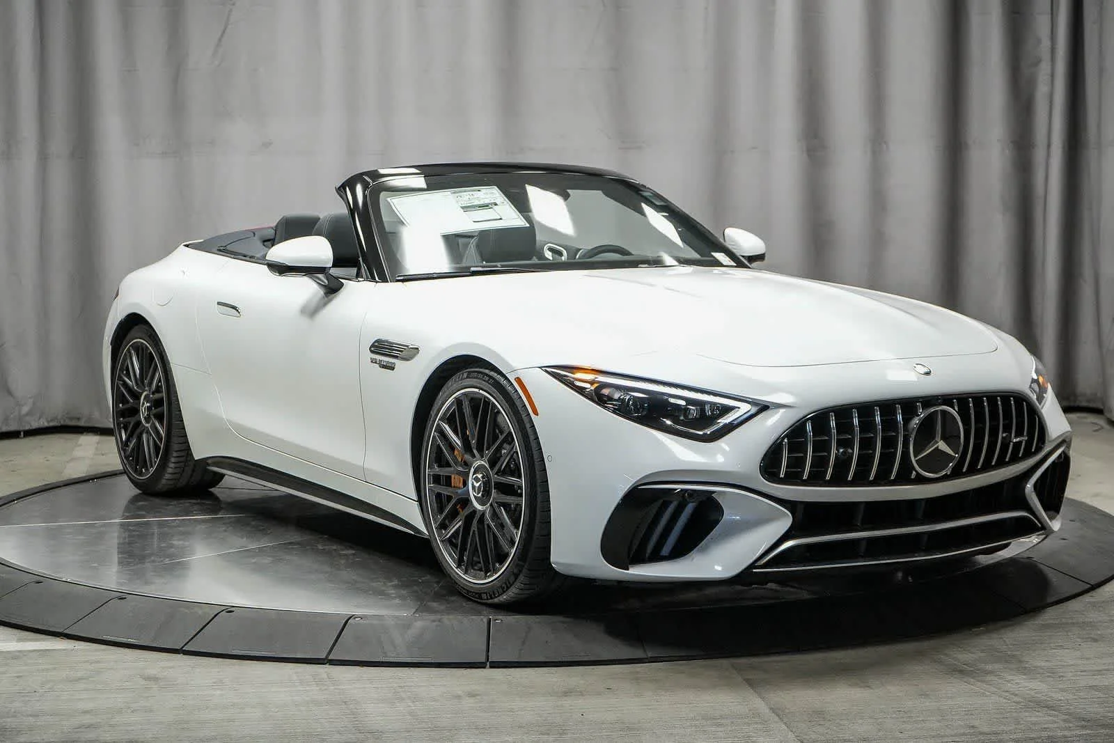 New 2025 MANUFAKTUR Moonlight White Metallic Mercedes-Benz AMG® SL 63 S E Performance Roadster image 55