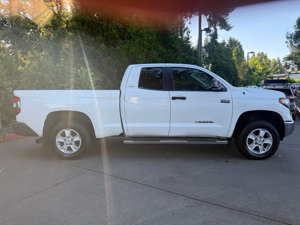 Used 2018 Super White Toyota SR5 image 2