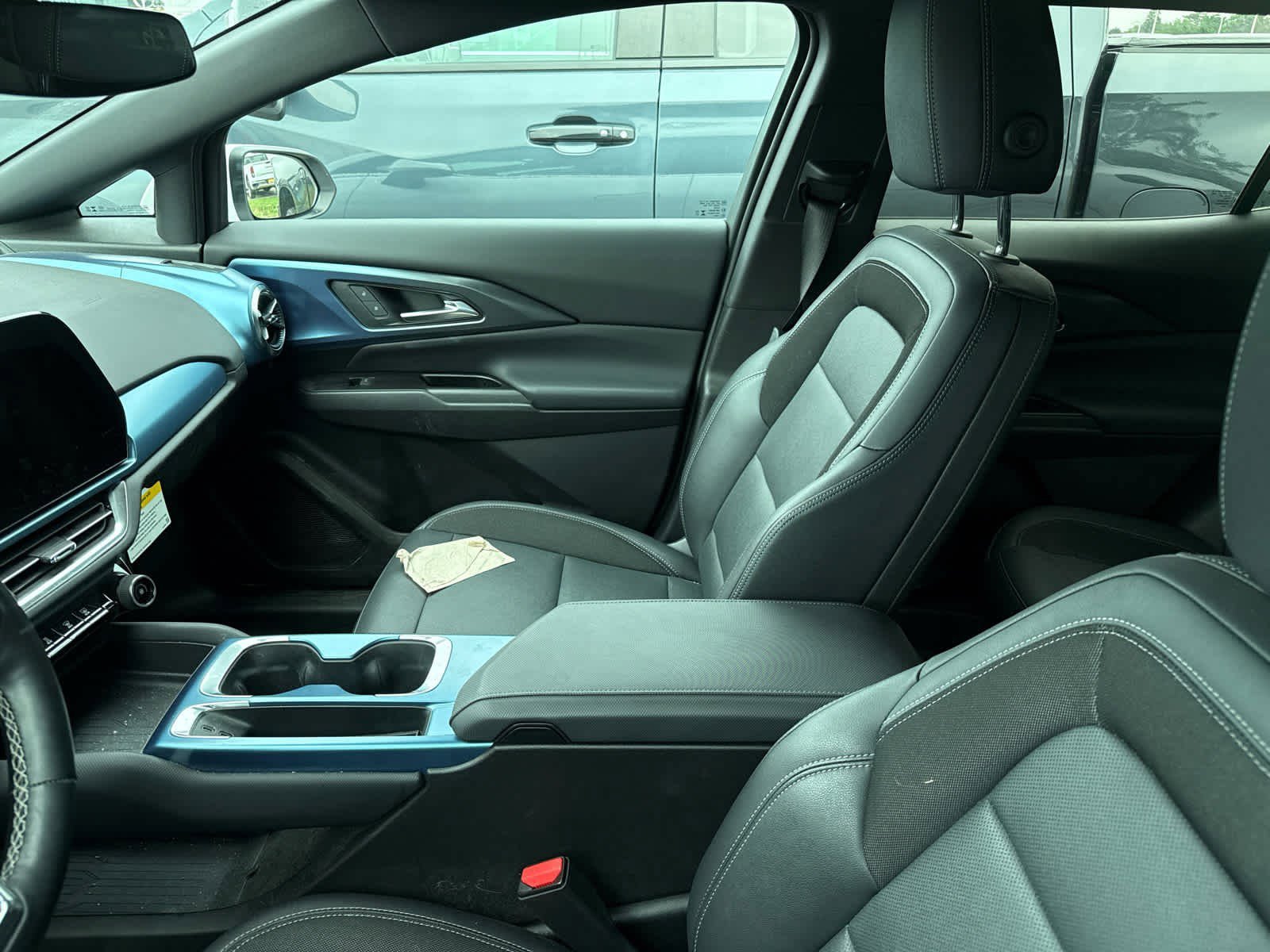 Used 2024 Summit White Chevrolet 2LT image 4