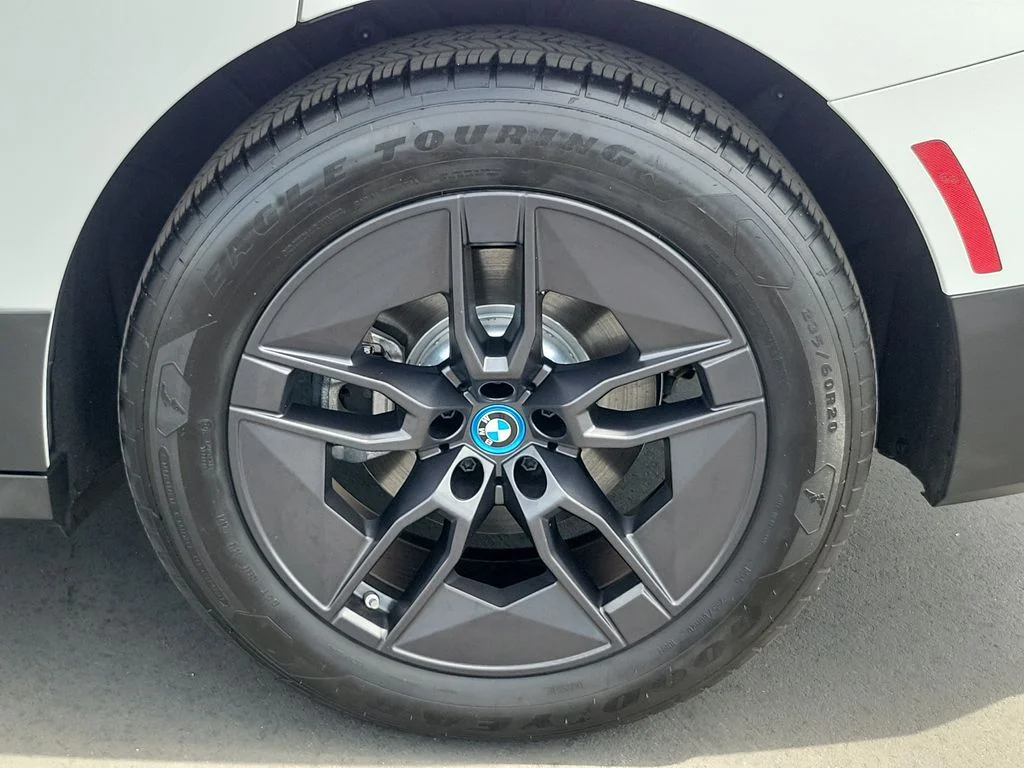 2025 BMW iX 50 - Photo 29