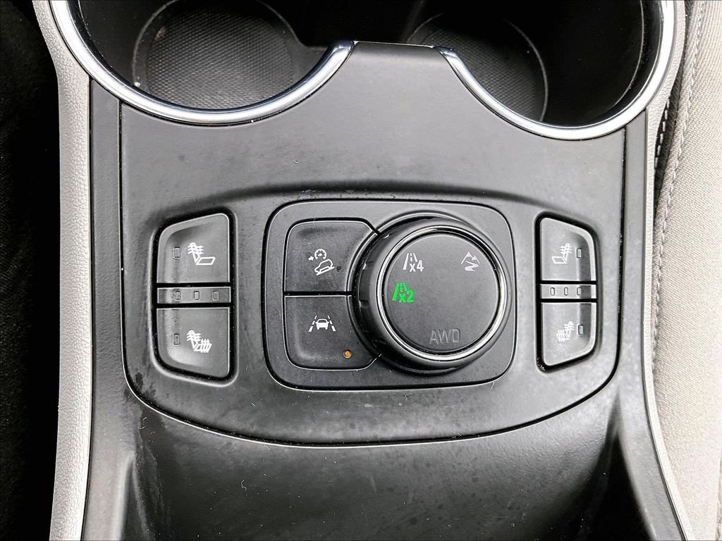 Used 2023 White GMC SLE image 26