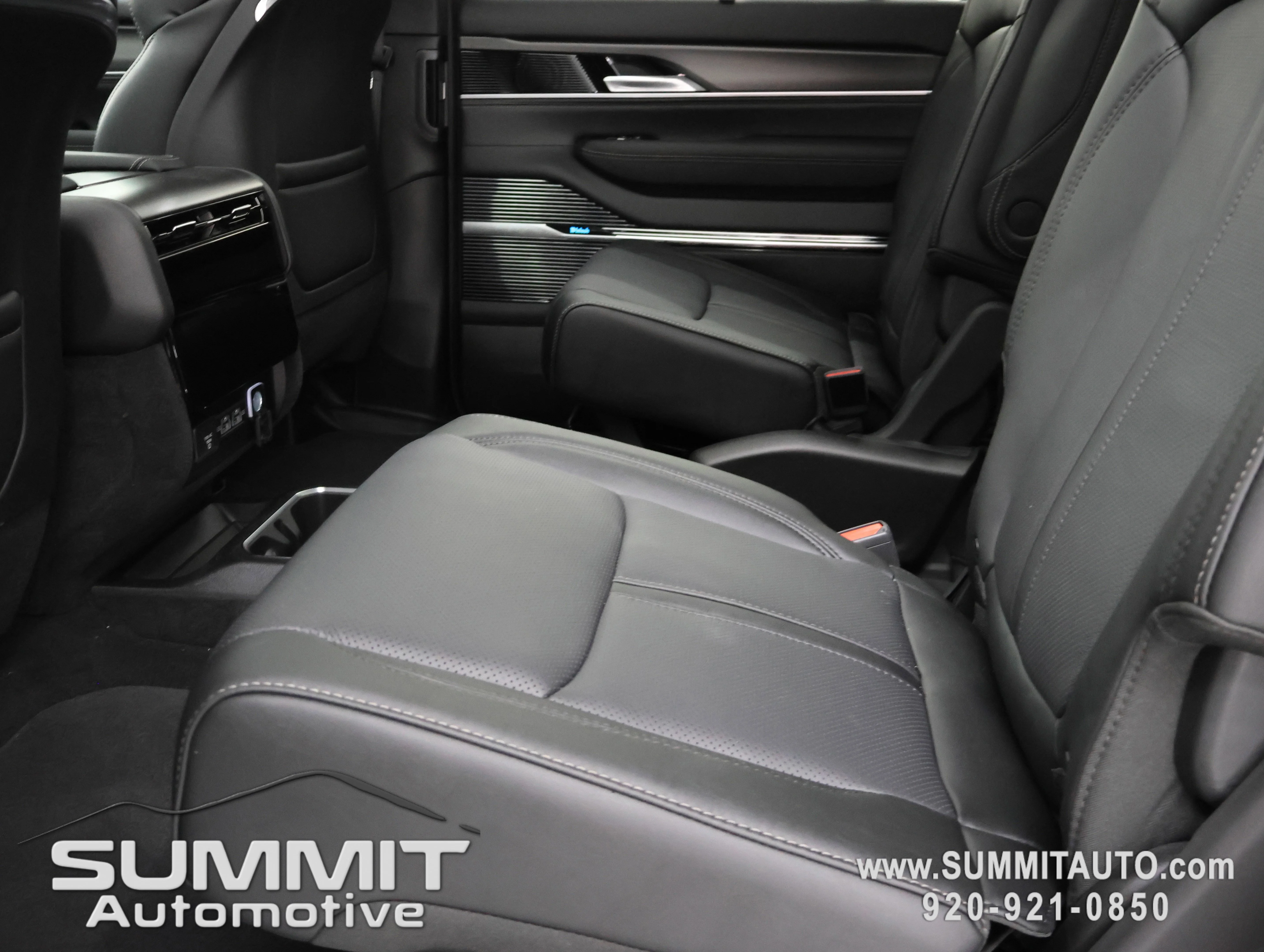 New 2026 Bright White Clear-Coat Exterior Paint Jeep Summit Obsidian image 41