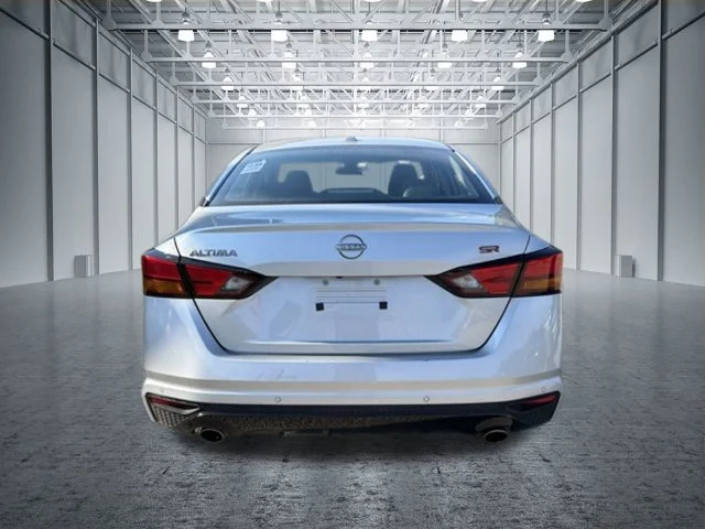 Used 2025 Silver Nissan 2.5 SR image 4