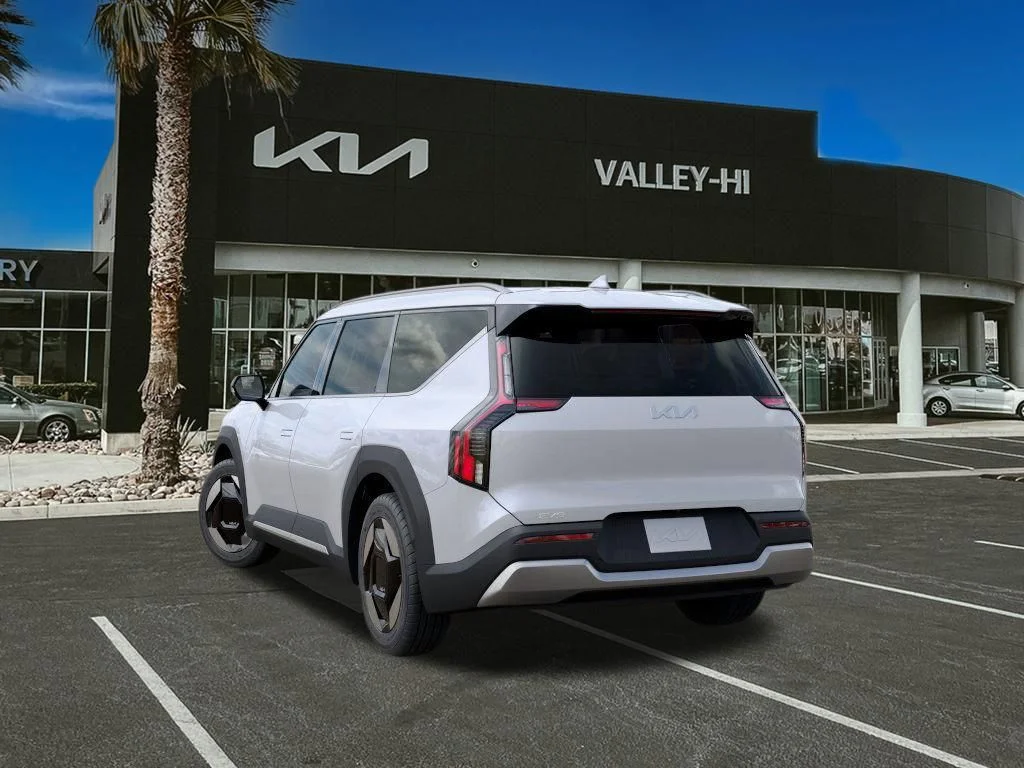 New 2026 Glacial White Pearl Kia Wind image 4