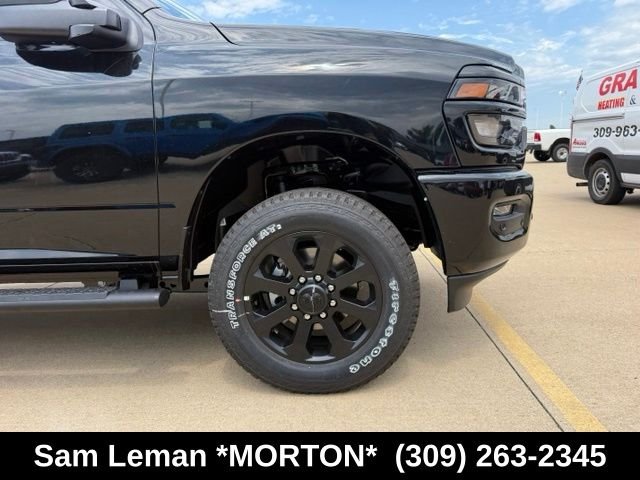 New 2026 Diamond Black Crystal Pearlcoat Ram  image 4