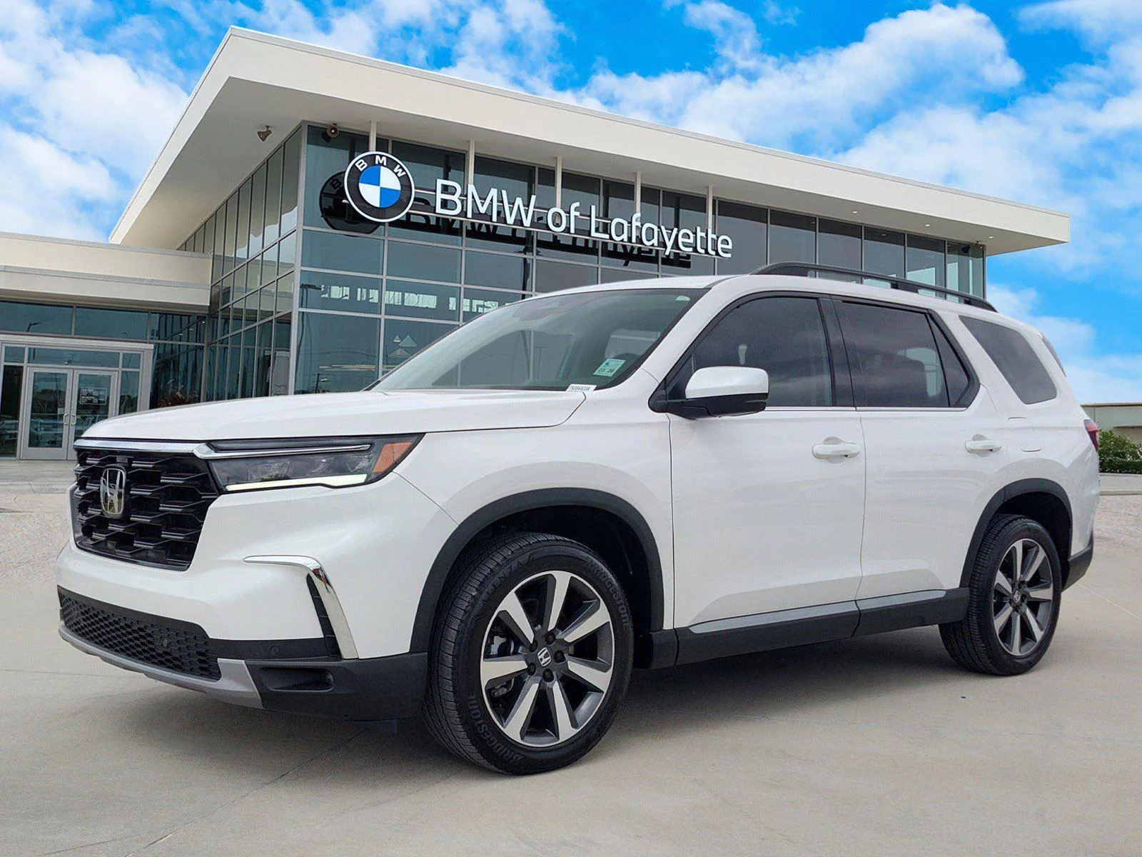 2025 Honda Pilot Touring AWD's photo