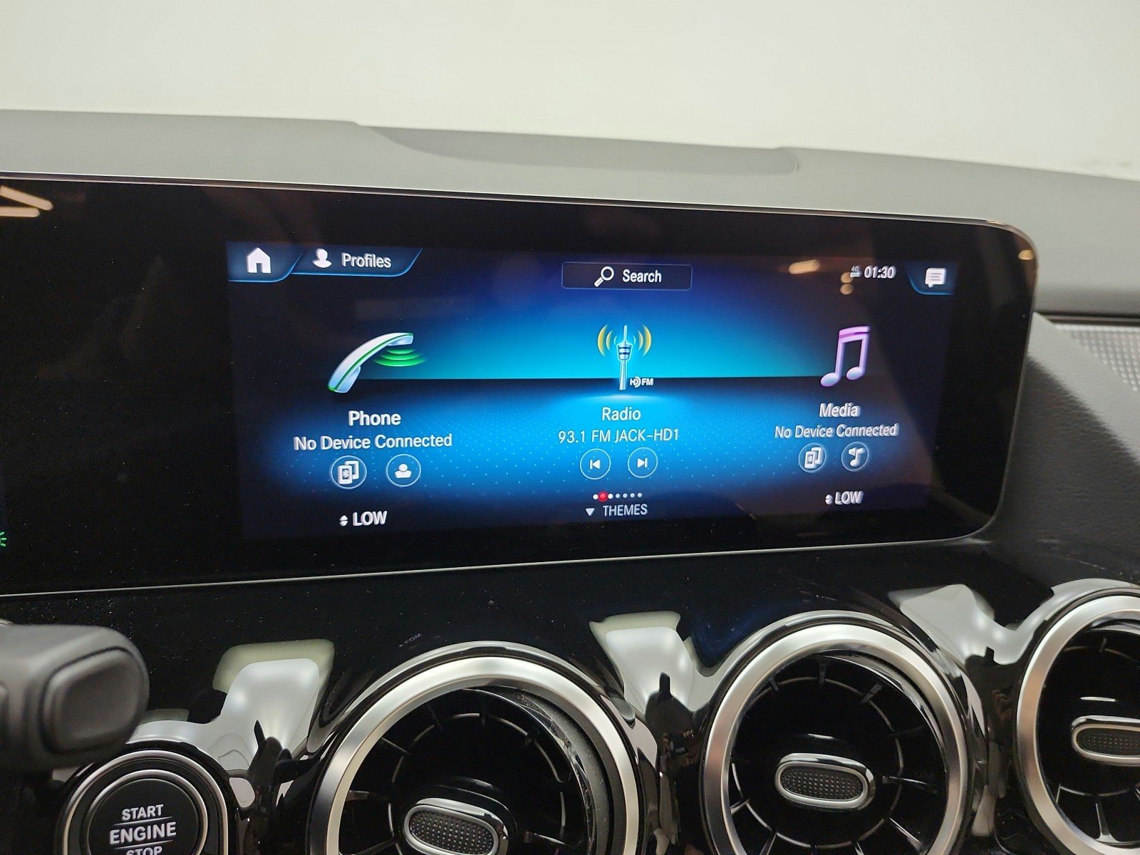 Used 2023 Digital White Metallic Mercedes-Benz GLA 250 SUV image 9