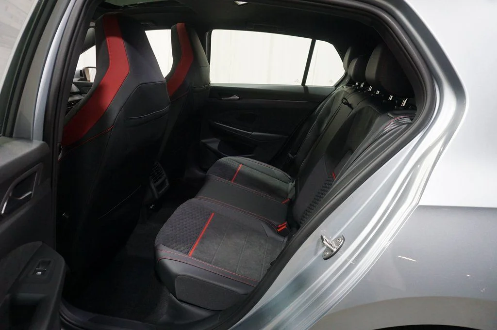 New 2026 Alpine Silver Volkswagen 2.0T SE image 12