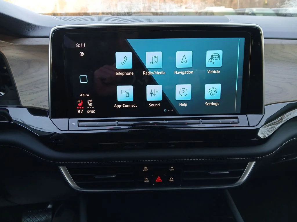 New 2025 Gray Volkswagen 2.0T SE w/Technology image 18