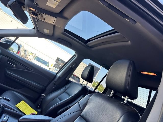 Used 2017 Crystal Black Pearl Honda RTL-E image 16