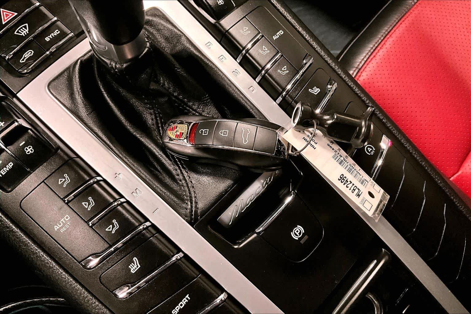 Used 2021 Volcano Grey Metallic Porsche  image 15