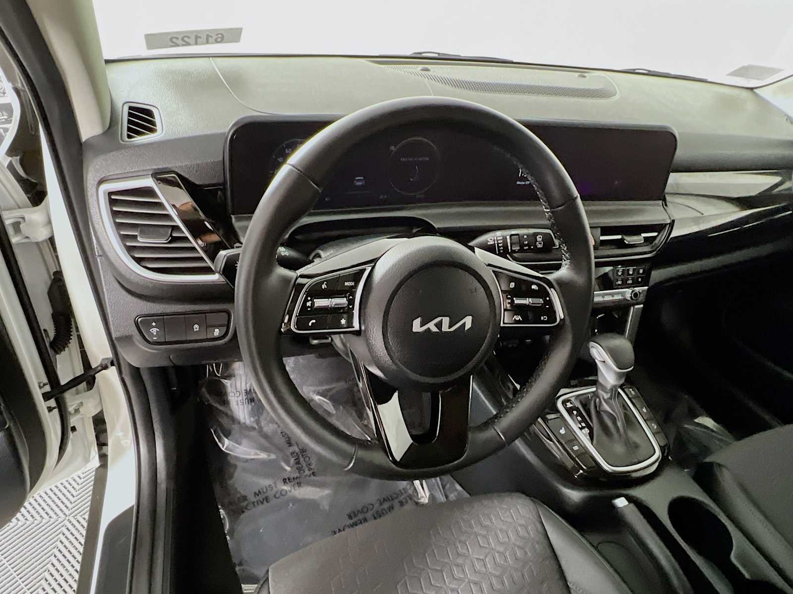 Used 2024 Snow White Pearl Kia S image 11
