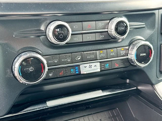 Used 2025 Silver Ford Lariat image 16
