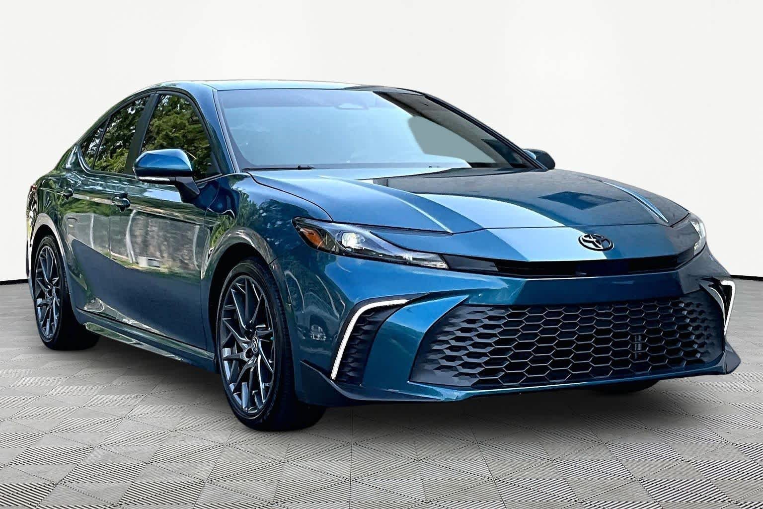 Used 2025 Ocean Gem Toyota SE image 3