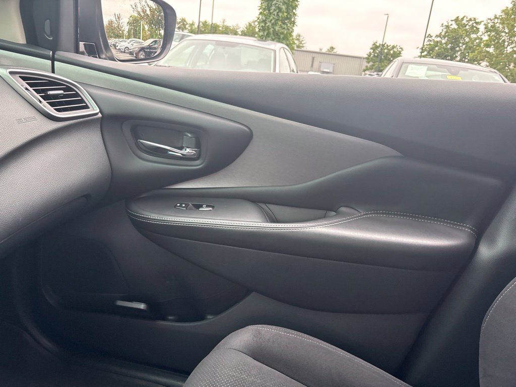 Used 2022 Black Nissan S image 23