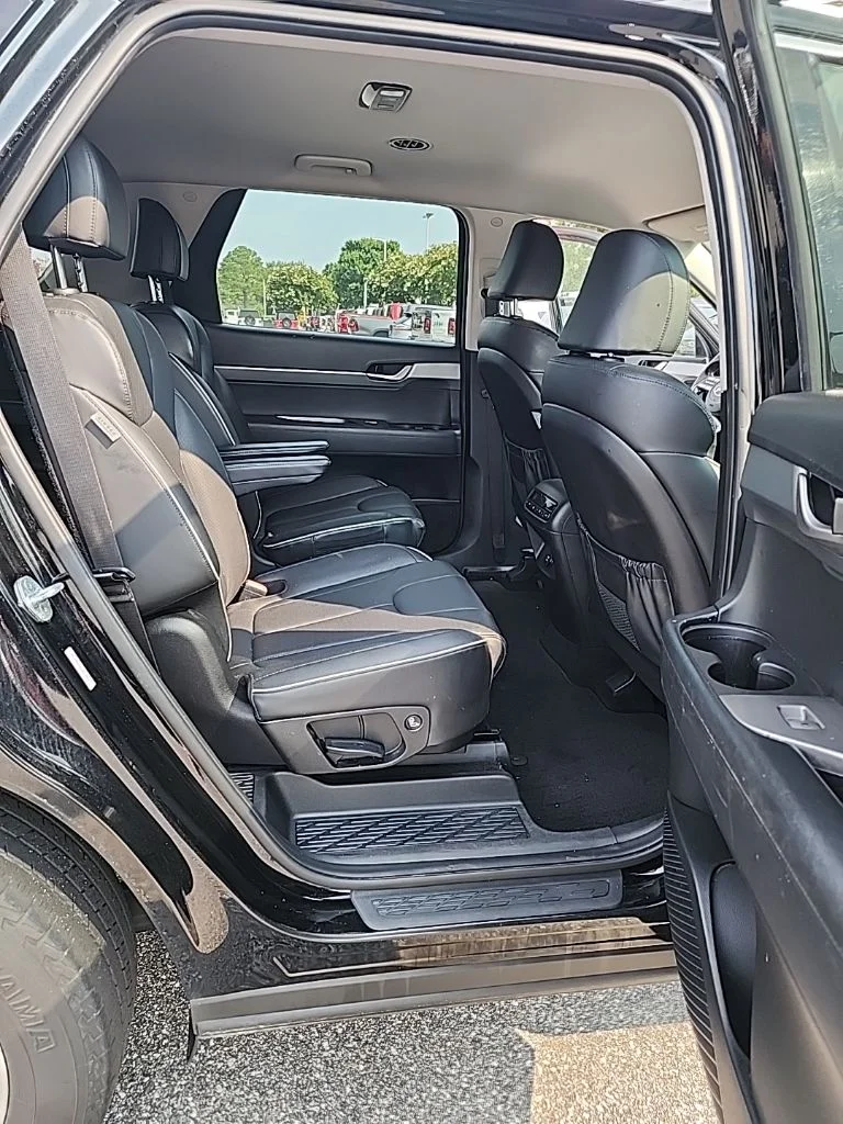 Used 2023 Black Hyundai SEL image 16