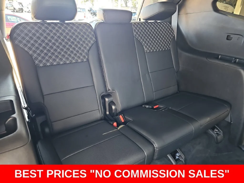 Used 2024 White Frost Tricoat GMC Denali image 12