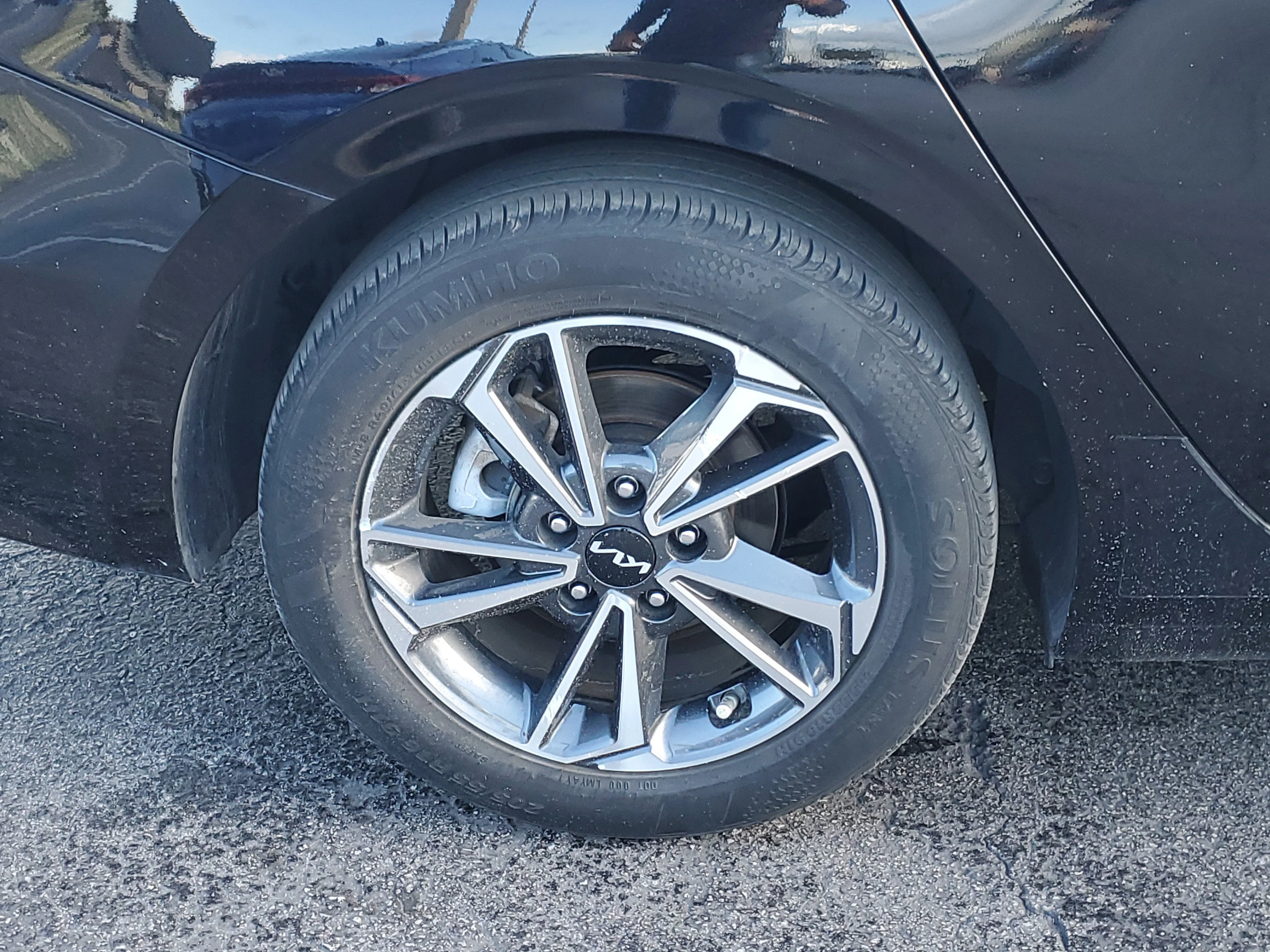 New 2022 Aurora Black Kia LXS image 7