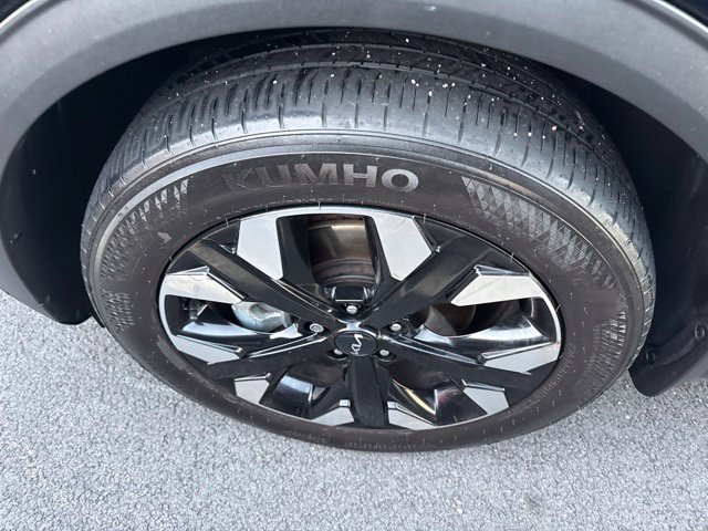 Used 2023 Black Kia X-Line image 6