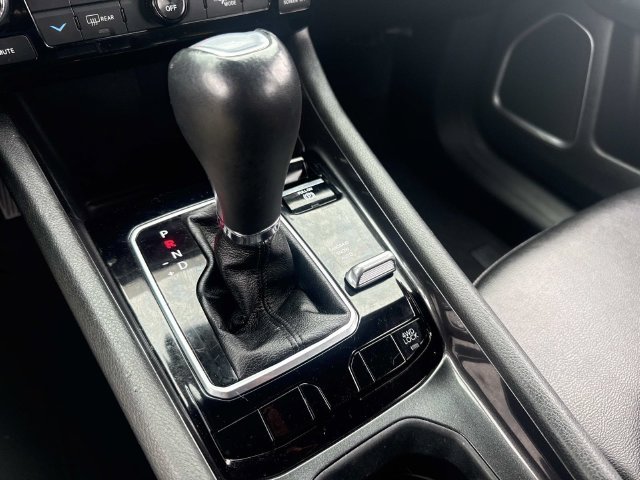 Used 2024 Bright White Clearcoat Jeep Latitude image 25