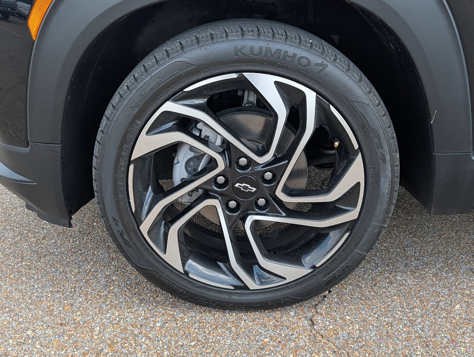 Used 2024 Mosaic Black Metallic Chevrolet RS image 27