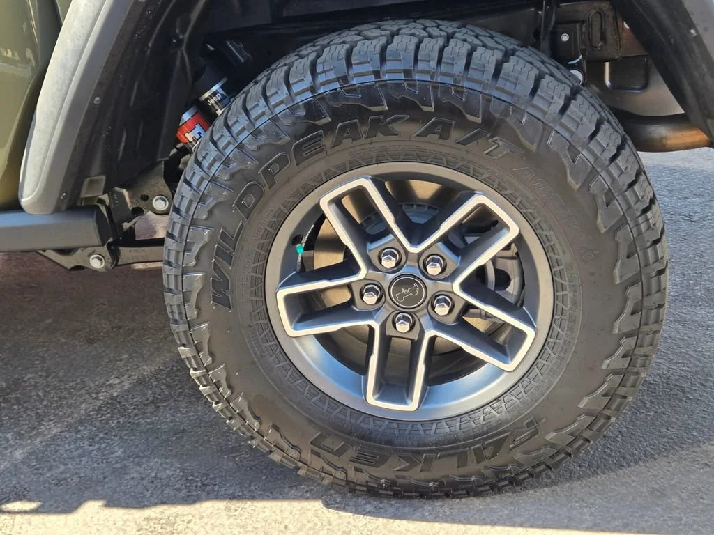 Used 2026 Green Jeep Mojave image 3