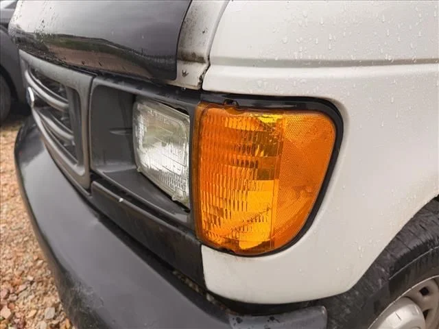 Used 2006 White Ford Commercial image 18