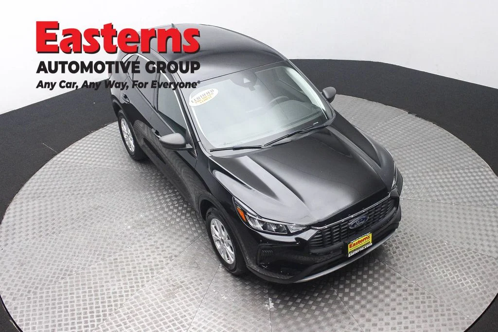 Used 2023 Black Ford Active image 3