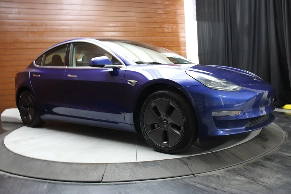 Used 2019 Deep Blue Metallic Tesla  image 14