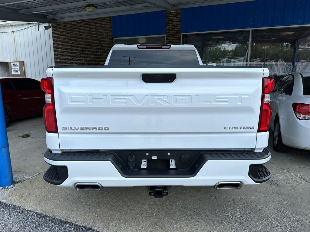 Used 2020 White Chevrolet Custom image 26