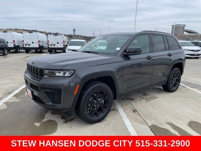 2026 Jeep Grand Cherokee Laredo Altitude