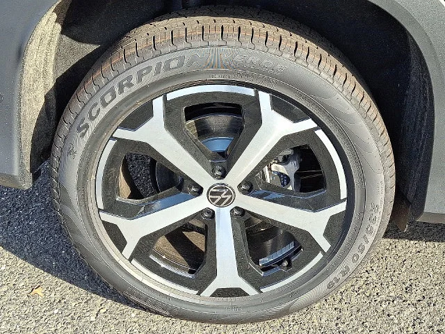 New 2026 Black Volkswagen SE image 5