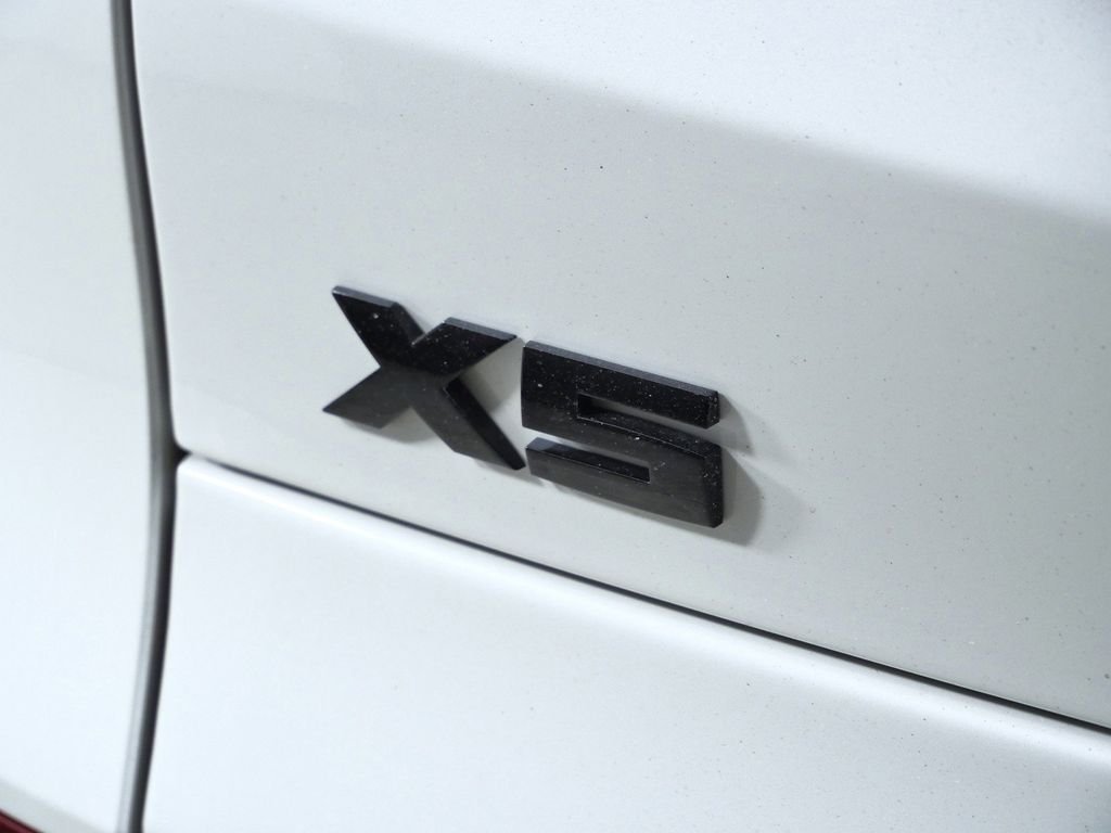 2026 BMW X5 M60i - Photo 13