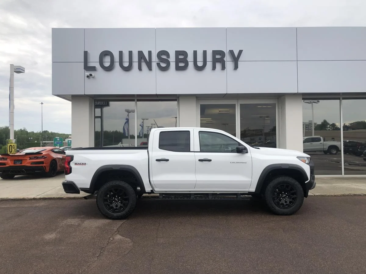 New 2026 White Chevrolet 4wd Crew Cab Trail image 2