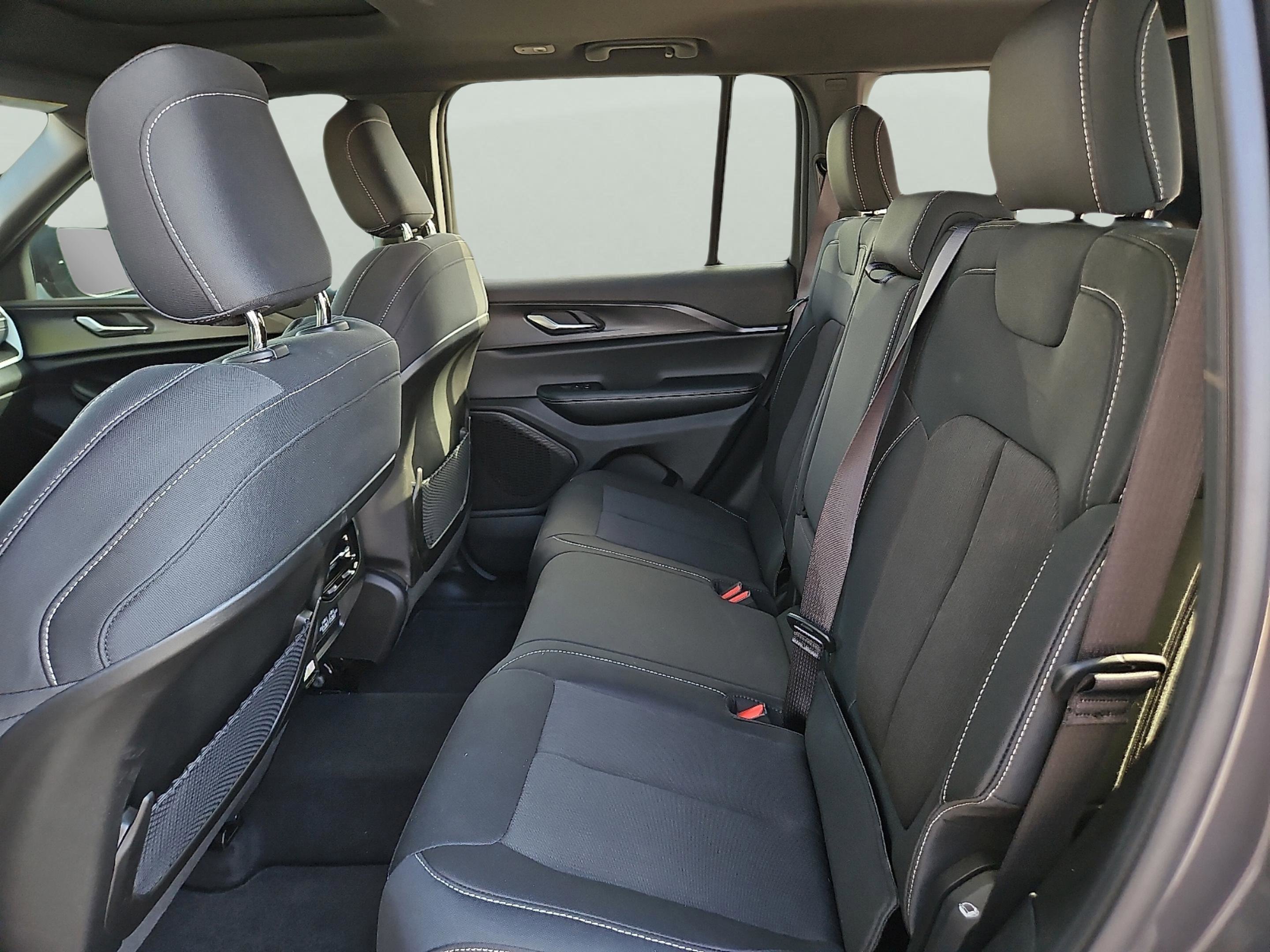 New 2025 Baltic Gray Metallic Clear-Coat Exterior Paint Jeep Laredo X image 6