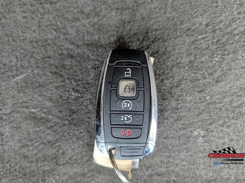 Used 2019 Brown Lincoln Select image 30