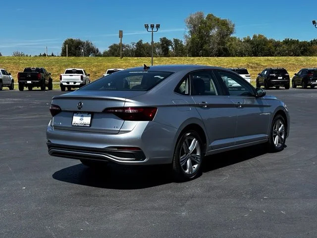 Used 2024 Silver Volkswagen 1.5T SE image 7