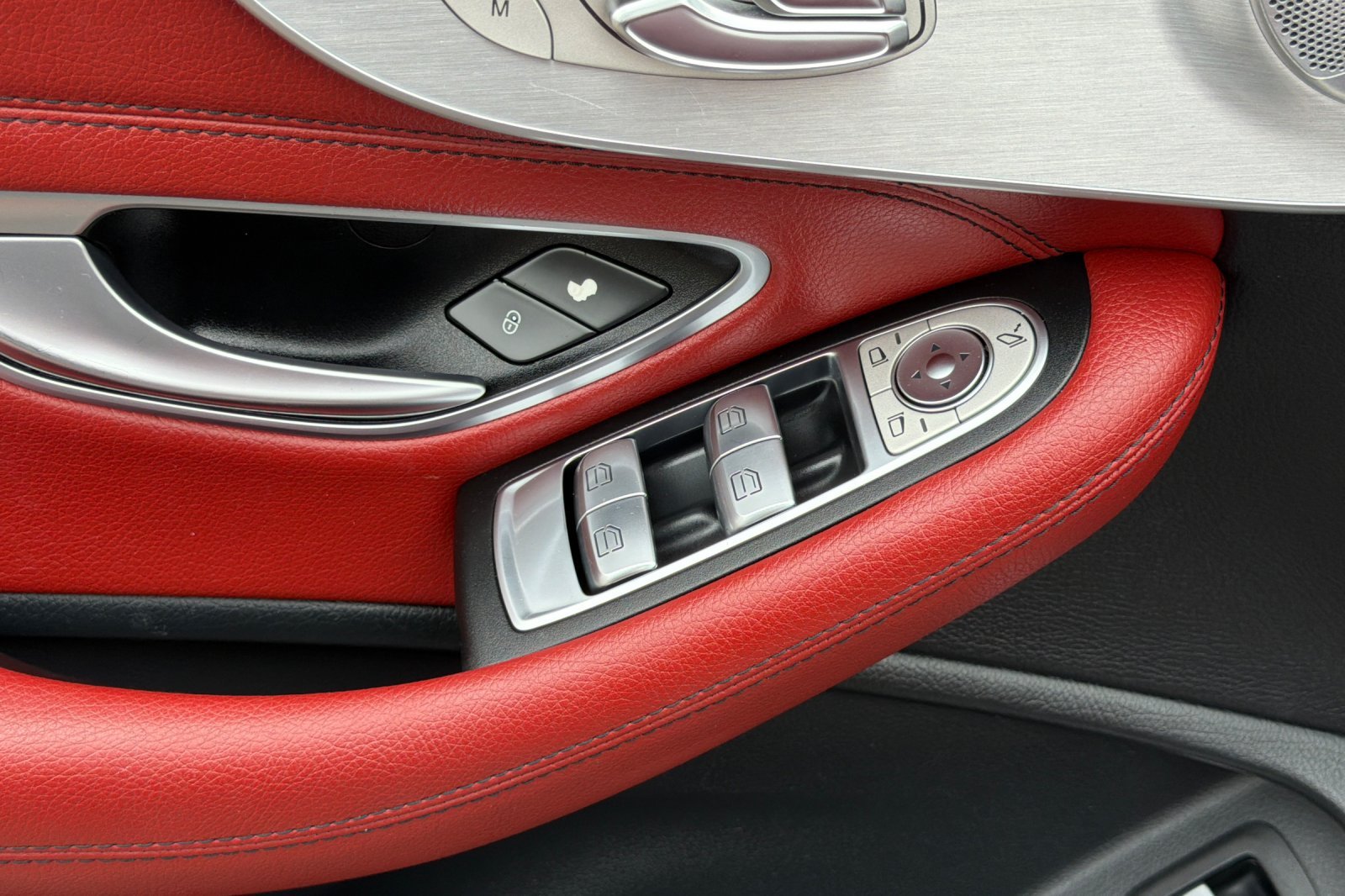 Used 2017  Mercedes-Benz C 300 image 24