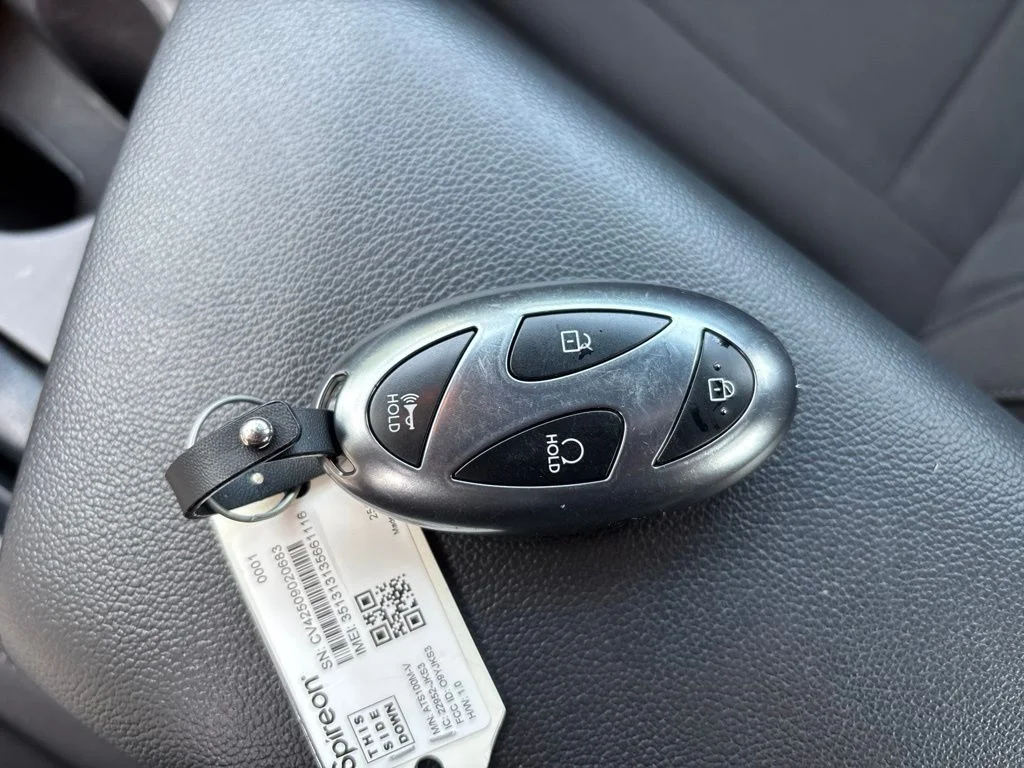 Used 2025 Red Hyundai SEL Sport image 29