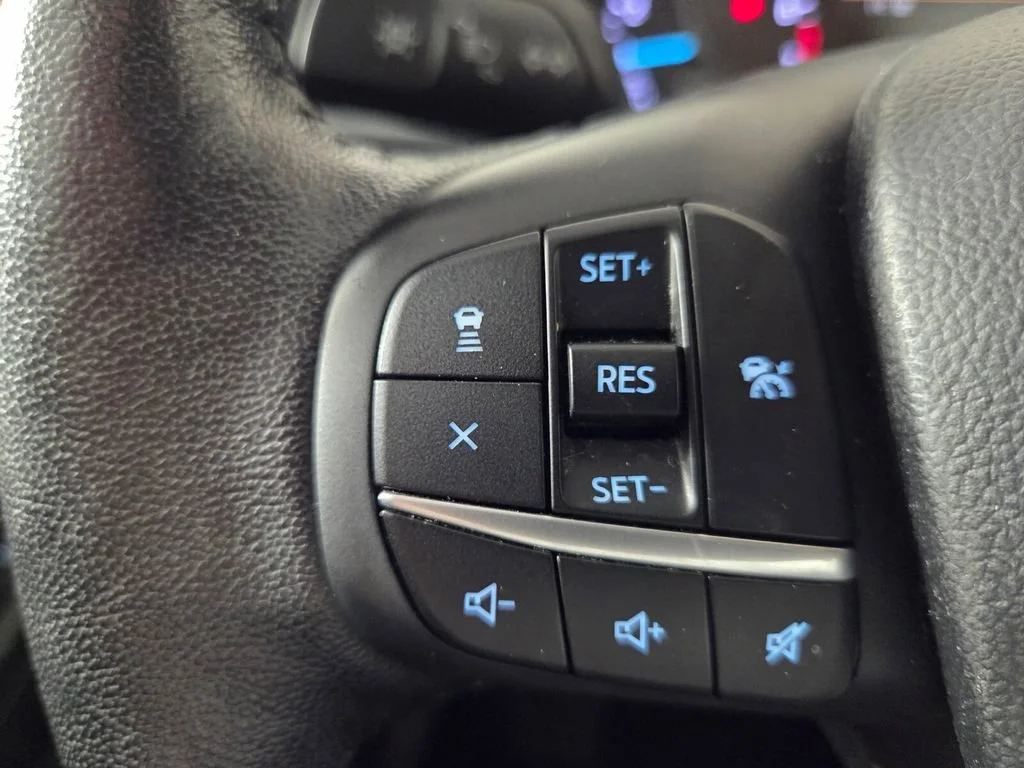 Used 2020 White Metallic Ford SEL image 18