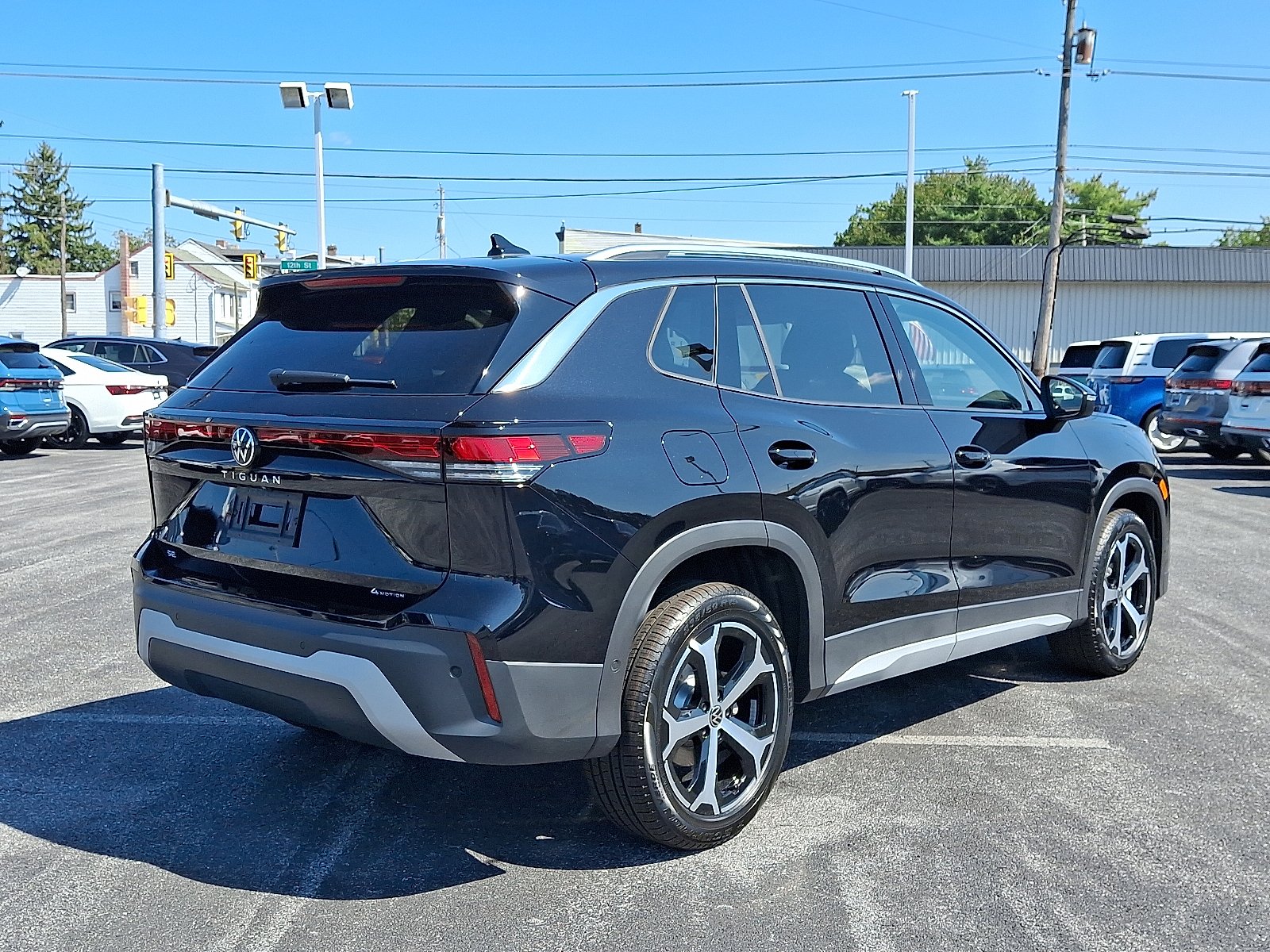 2025 Volkswagen Tiguan SE photo 3
