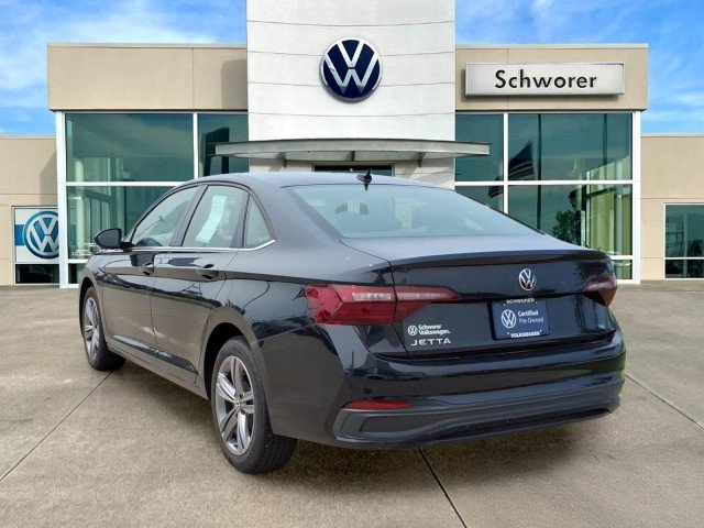 Certified Used 2023 Deep Black Pearl Volkswagen 2023 VOLKSWAGEN JETTA 1.5T SE (A8) 4DR SDN image 4