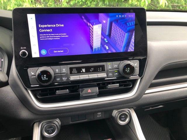 Certified Used 2024 WIND CHILL PEARL Toyota  image 29