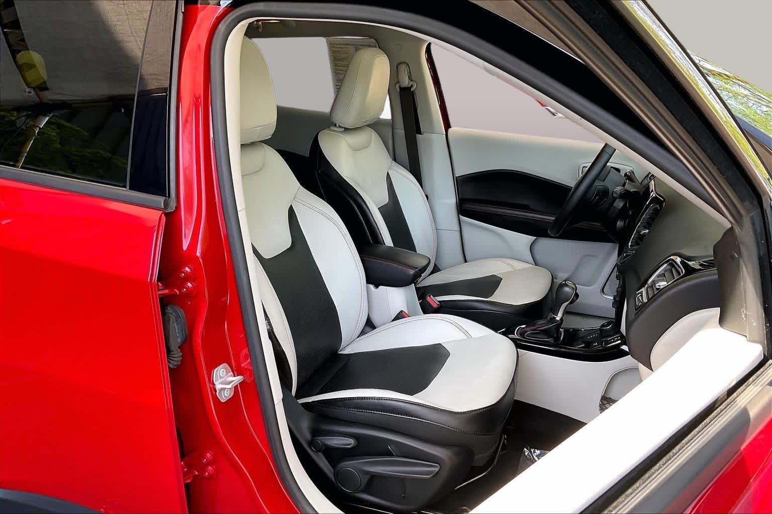 Used 2018 Redline Pearlcoat Jeep Limited image 9