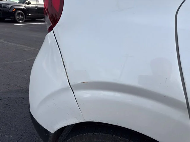 Used 2022 White Kia LX image 18